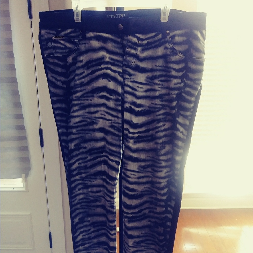 Skinny leg zebra front jeans